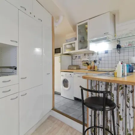 Charming 2 Bedroom In The Heart Of Apartment