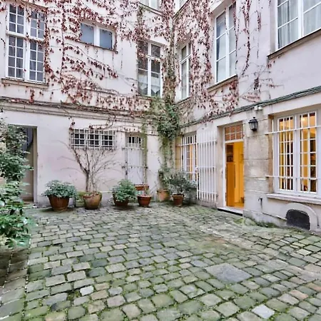 Charming 2 Bedroom In The Heart Of Appartement
