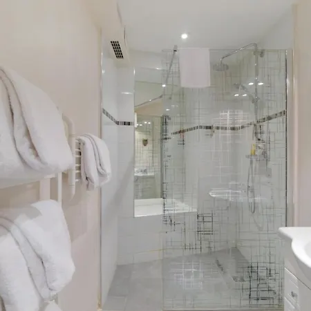 Charming 2 Bedroom In The Heart Of Paris