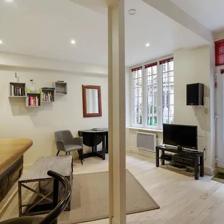 Charming 2 Bedroom In The Heart Of Parijs