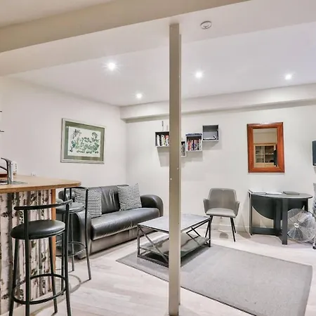 Charming 2 Bedroom In The Heart Of