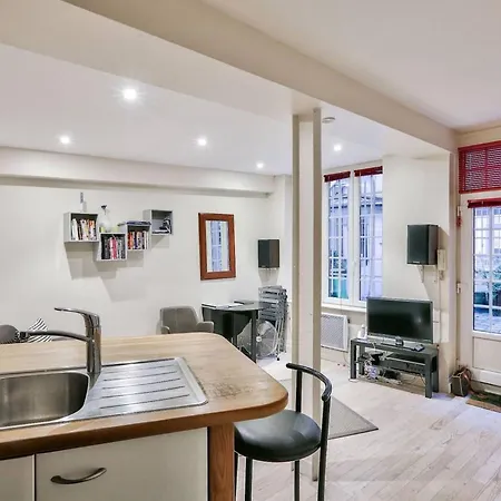 Charming 2 Bedroom In The Heart Of Appartement *