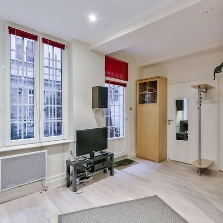 Charming 2 Bedroom In The Heart Of