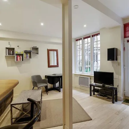 Apartment Charming 2 Bedroom In The Heart Of