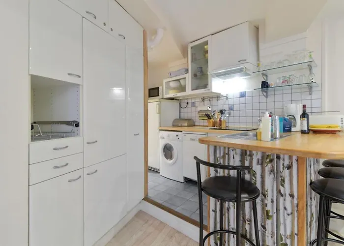 Charming 2 Bedroom In The Heart Of Appartamento