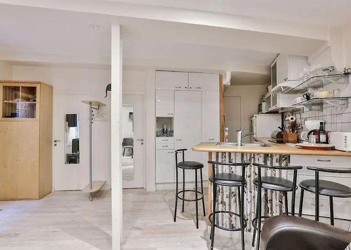 Charming 2 Bedroom In The Heart Of Appartamento *