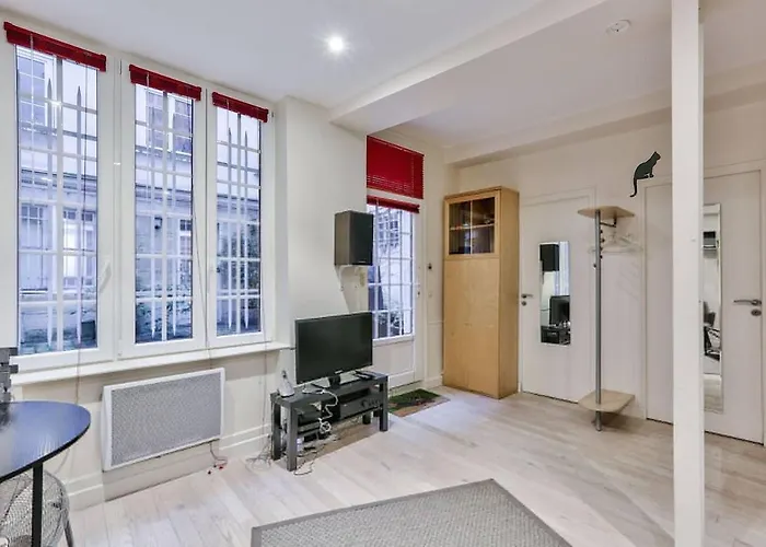 Charming 2 Bedroom In The Heart Of