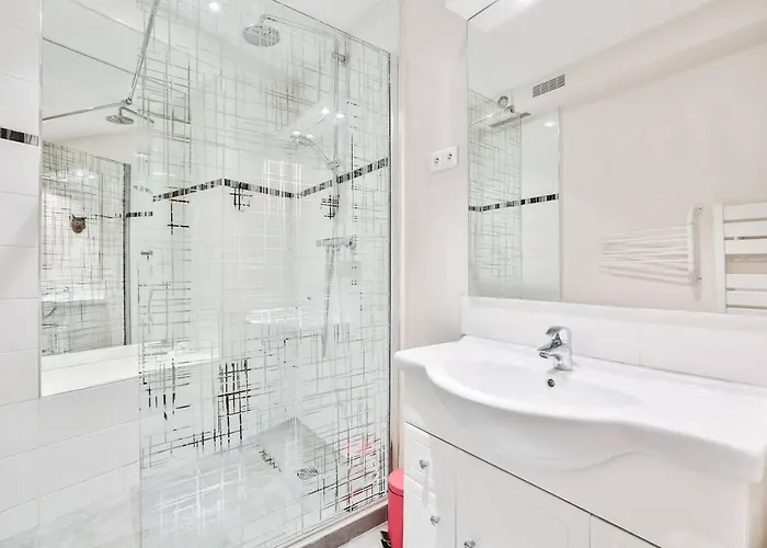 Charming 2 Bedroom In The Heart Of Appartamento